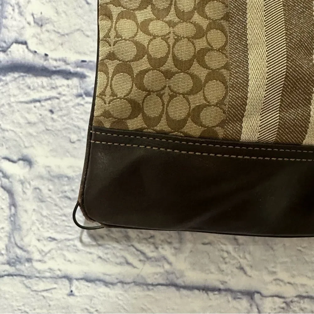 Coach signature swing n crossbody brown bag